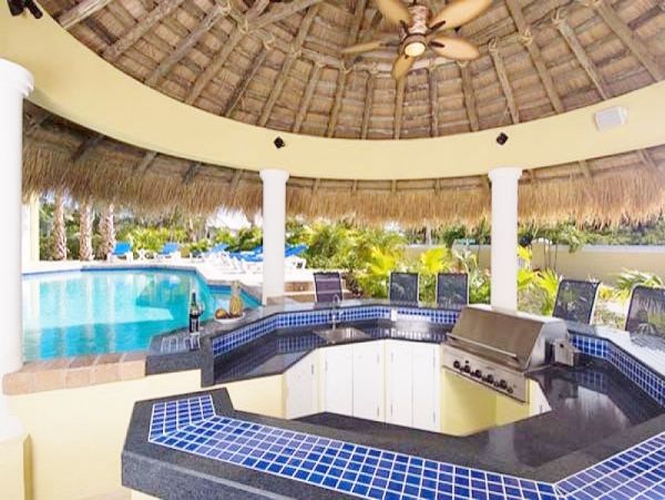 Short  Walk to Beach Turks and Caicos Home Sleep 10 Guests