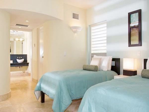 Short  Walk to Beach Turks and Caicos Home Sleep 10 Guests