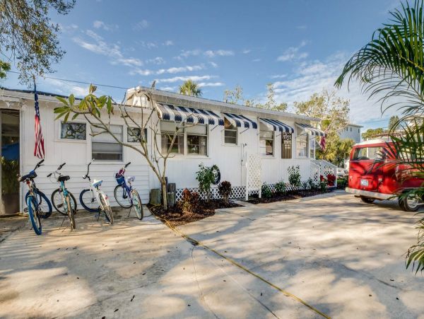 Charming Cottage in Anna Maria Island Sleeps 6 Guests