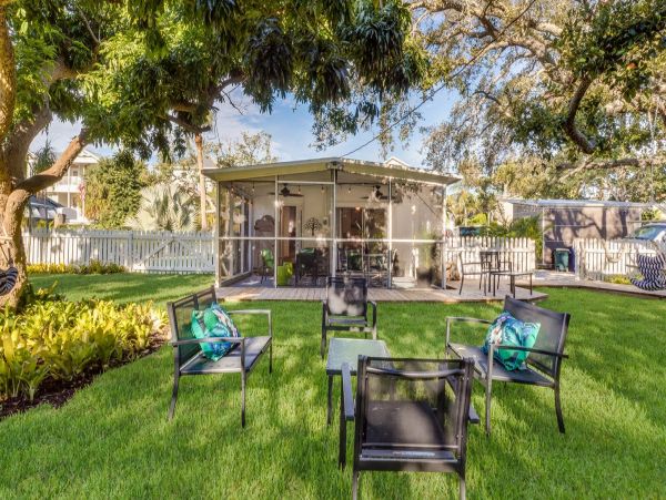 Charming Cottage in Anna Maria Island Sleeps 6 Guests
