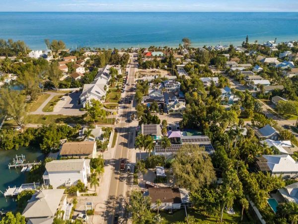 Charming Cottage in Anna Maria Island Sleeps 6 Guests