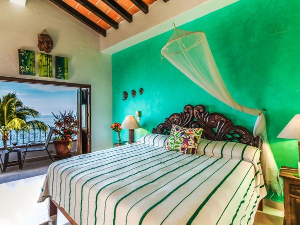 Luxury Vacation Villa Five Bedrooms Beachfront Staff!