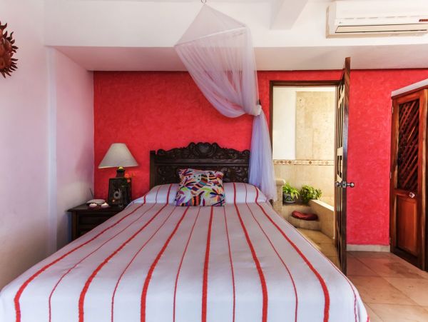 Luxury Vacation Villa Five Bedrooms Beachfront Staff!