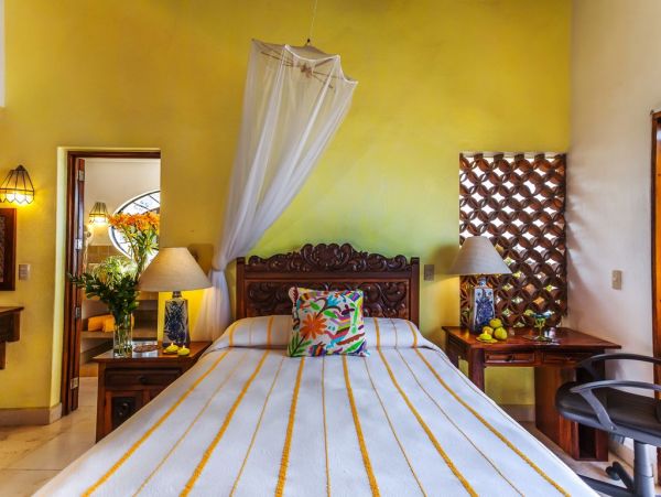 Luxury Vacation Villa Five Bedrooms Beachfront Staff!