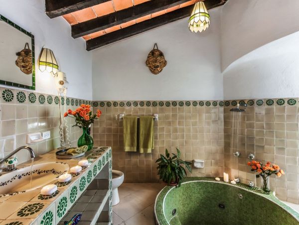 Luxury Vacation Villa Five Bedrooms Beachfront Staff!