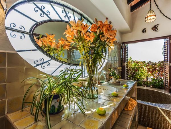 Luxury Vacation Villa Five Bedrooms Beachfront Staff!