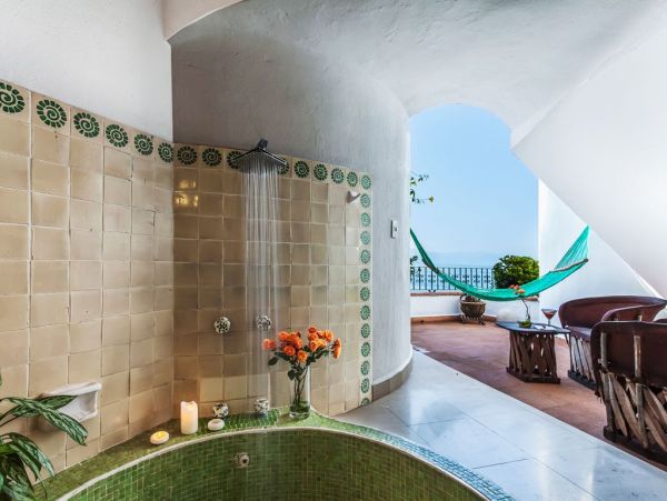Luxury Vacation Villa Five Bedrooms Beachfront Staff!