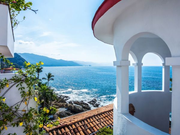 Luxury Vacation Villa Five Bedrooms Beachfront Staff!
