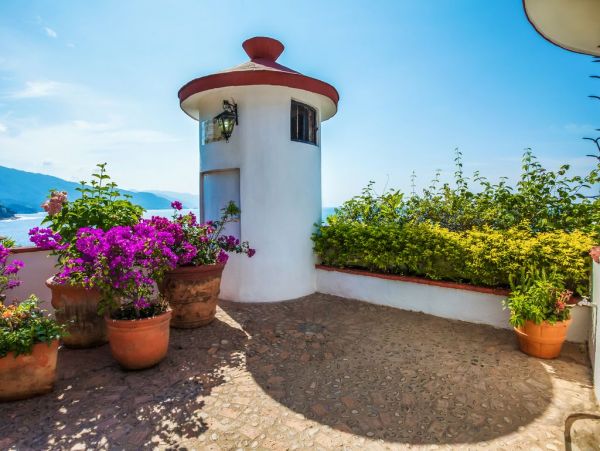 Luxury Vacation Villa Five Bedrooms Beachfront Staff!