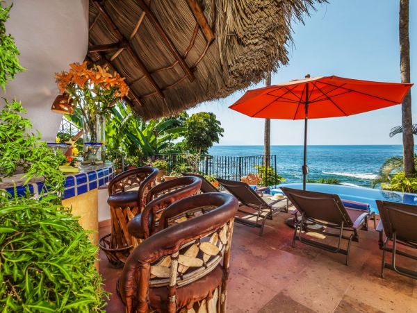 Luxury Vacation Villa Five Bedrooms Beachfront Staff!