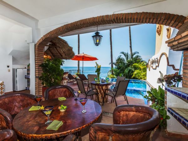 Luxury Vacation Villa Five Bedrooms Beachfront Staff!