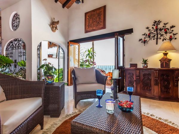 Luxury Vacation Villa Five Bedrooms Beachfront Staff!
