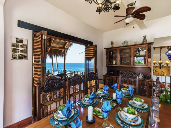 Luxury Vacation Villa Five Bedrooms Beachfront Staff!