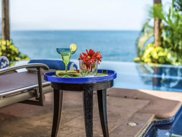 Luxury Vacation Villa Five Bedrooms Beachfront Staff!