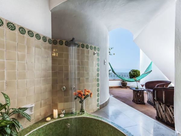 Luxury Vacation Villa Five Bedrooms Beachfront Staff!