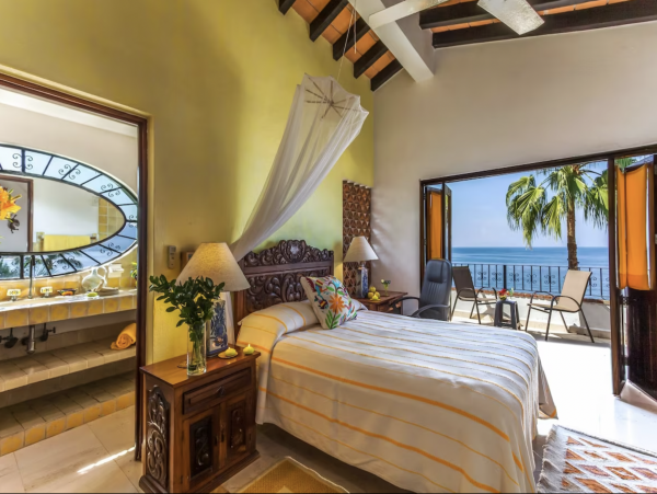 Luxury Vacation Villa Five Bedrooms Beachfront Staff!