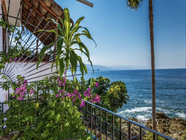 Luxury Vacation Villa Five Bedrooms Beachfront Staff!