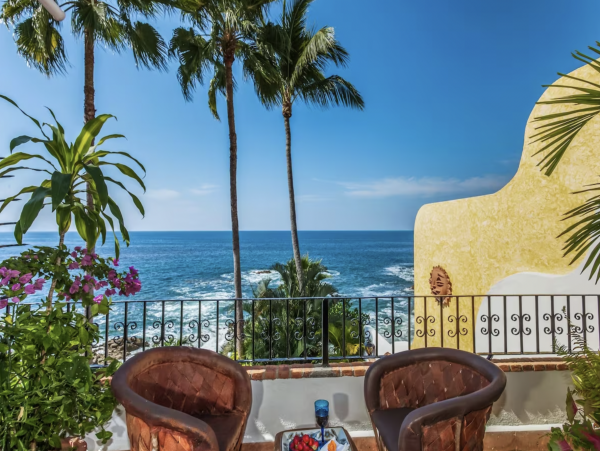 Luxury Vacation Villa Five Bedrooms Beachfront Staff!