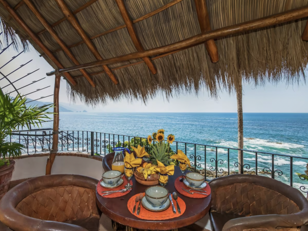 Luxury Vacation Villa Five Bedrooms Beachfront Staff!