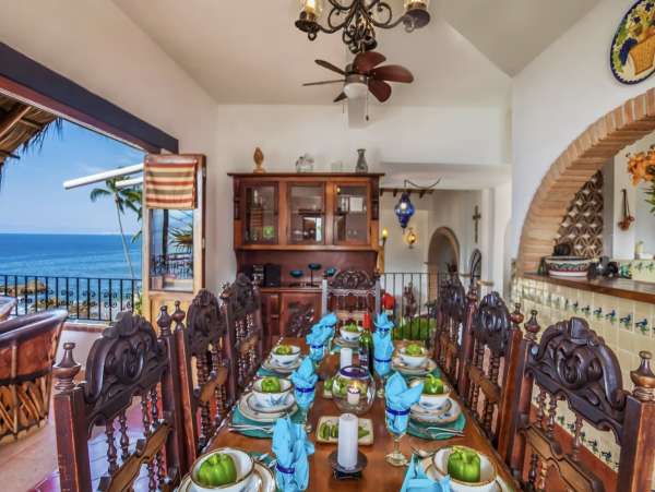 Luxury Vacation Villa Five Bedrooms Beachfront Staff!