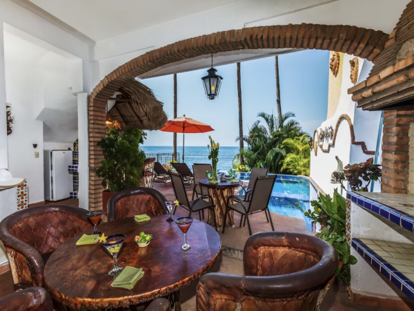 Luxury Vacation Villa Five Bedrooms Beachfront Staff!