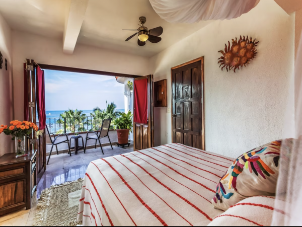 Luxury Vacation Villa Five Bedrooms Beachfront Staff!