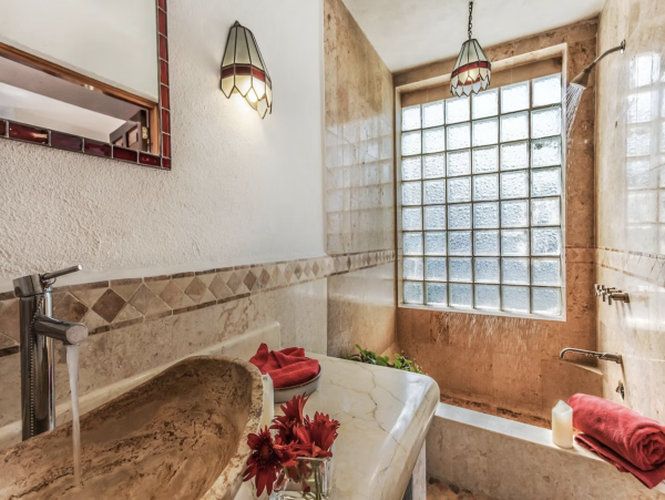 Luxury Vacation Villa Five Bedrooms Beachfront Staff!