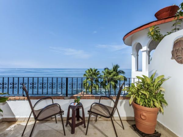 Luxury Vacation Villa Five Bedrooms Beachfront Staff!