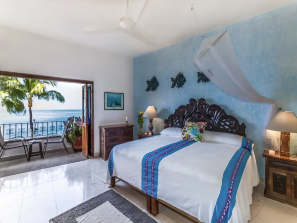 Luxury Vacation Villa Five Bedrooms Beachfront Staff!
