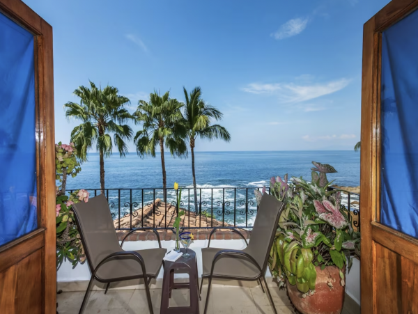 Luxury Vacation Villa Five Bedrooms Beachfront Staff!