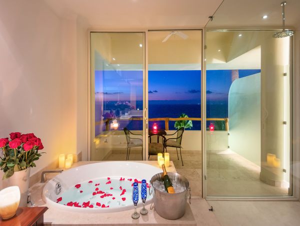 Luxury Vacation Villa in Puerto Vallarta Close to Beach Sleeps 14