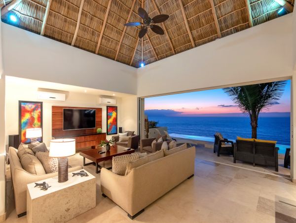 Luxury Vacation Villa in Puerto Vallarta Close to Beach Sleeps 14