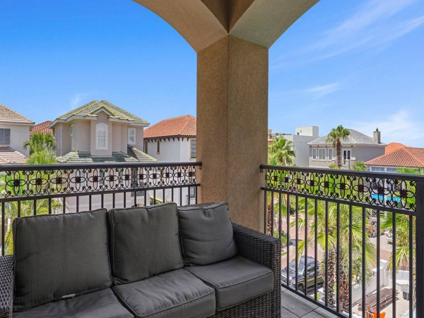 Luxury Vacation Destin Rental with Pool Sleeps 24