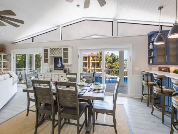 Beautiful Three Bedroom  Vacation Pool Home in Anna Maria