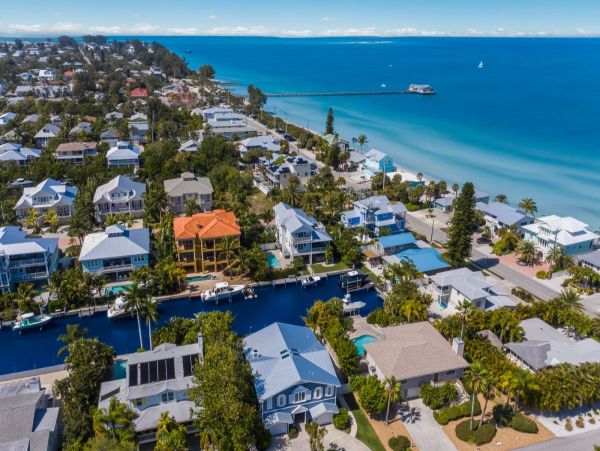 Beautiful Three Bedroom  Vacation Pool Home in Anna Maria