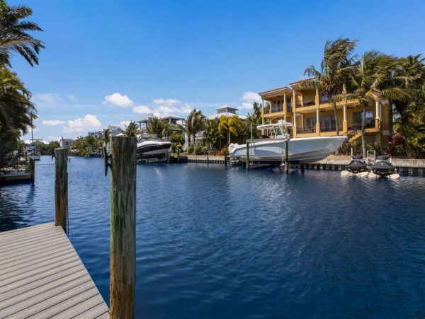 Beautiful Three Bedroom  Vacation Pool Home in Anna Maria