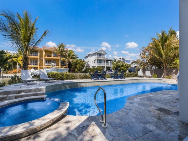 Beautiful Three Bedroom  Vacation Pool Home in Anna Maria