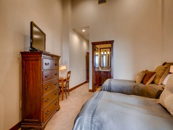 Canyons Ski in SKi out Penthouse