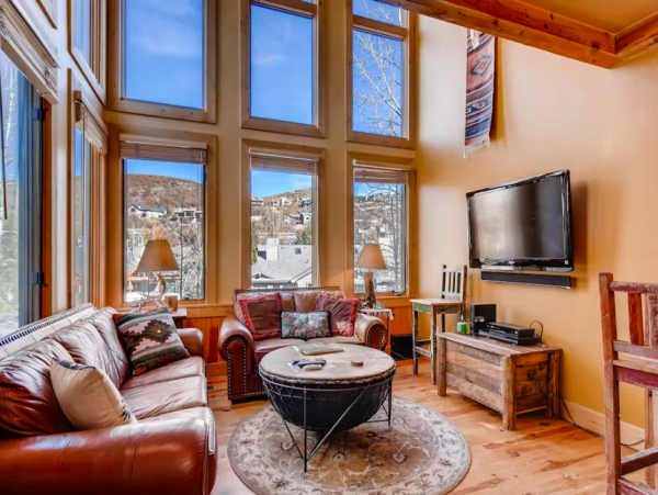 Stylish Three Story Mountain Retreat with Hot Tub Near Park City Resort