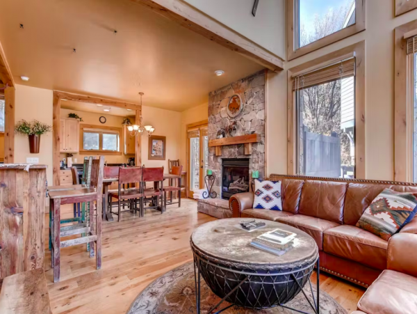 Stylish Three Story Mountain Retreat with Hot Tub Near Park City Resort
