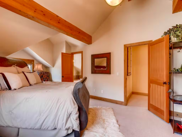 Stylish Three Story Mountain Retreat with Hot Tub Near Park City Resort