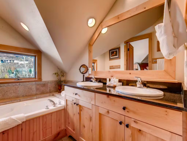 Stylish Three Story Mountain Retreat with Hot Tub Near Park City Resort