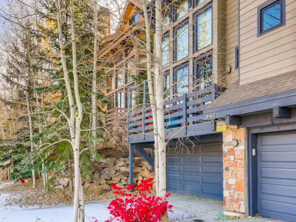 Stylish Three Story Mountain Retreat with Hot Tub Near Park City Resort