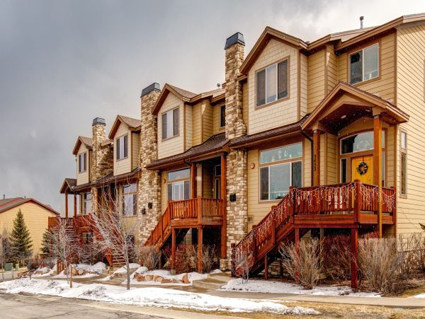 Five Bedroom Townhome with Hot tub for 16 Guests