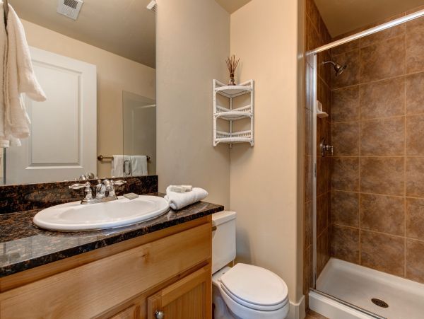 Five Bedroom Townhome with Hot tub for 16 Guests