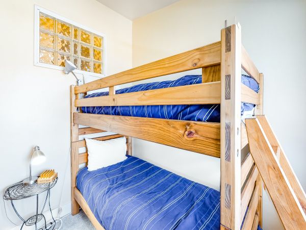 Five Bedroom Townhome with Hot tub for 16 Guests