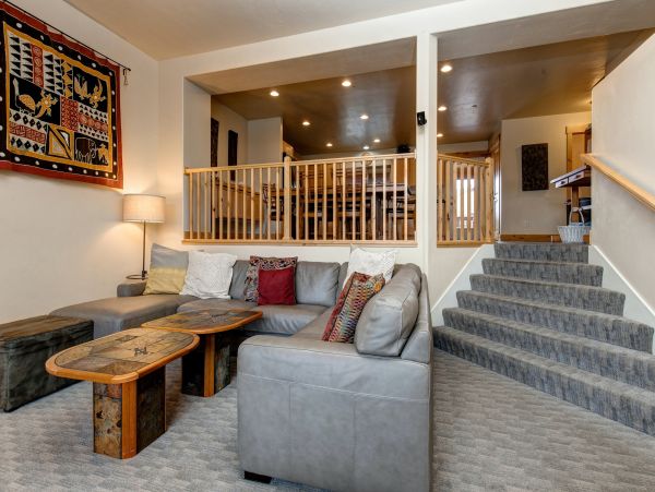 Five Bedroom Townhome with Hot tub for 16 Guests