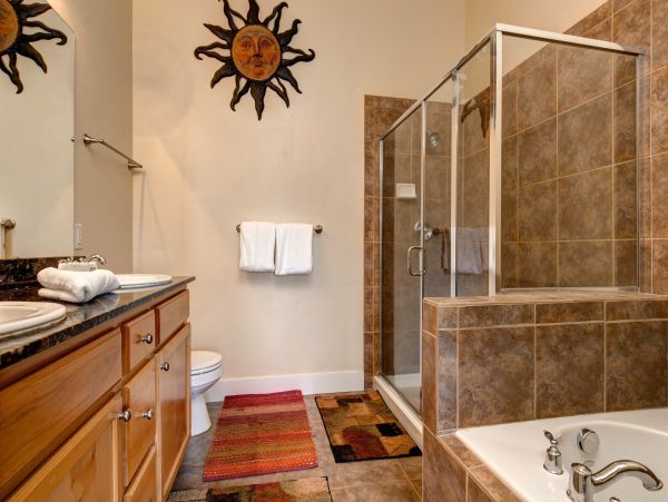 Five Bedroom Townhome with Hot tub for 16 Guests