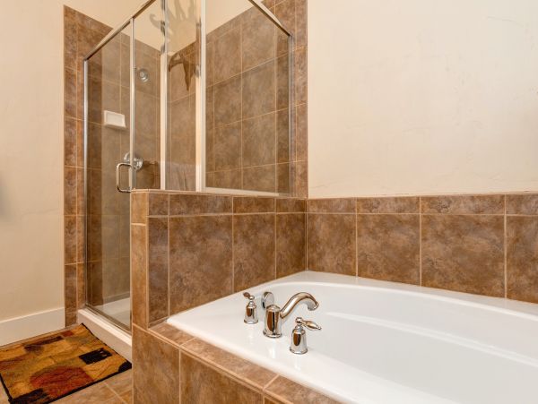 Five Bedroom Townhome with Hot tub for 16 Guests