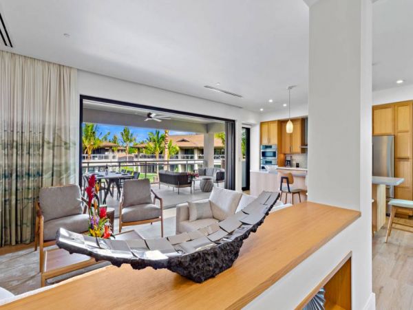 Short Walk to Beach Luxury Six Bedroom Kaanapali Vacation Villas